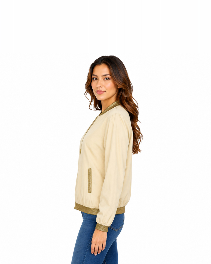 Chamarra Bomber Ligera Beige – de lado