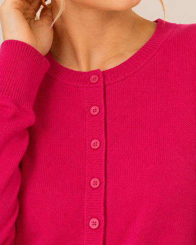 Cárdigan Clásico de Punto Fucsia – detalle de botones