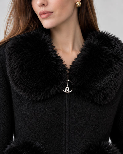 Cárdigan Cuello Peluche Negro – detalle del cuello y el cierre