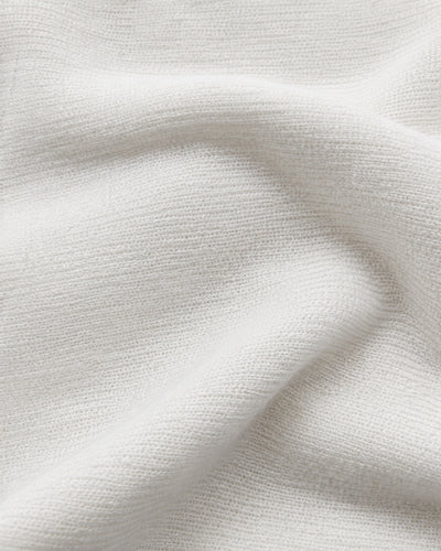 Suéter Cuello Alto Básico Blanco – detalle de tela