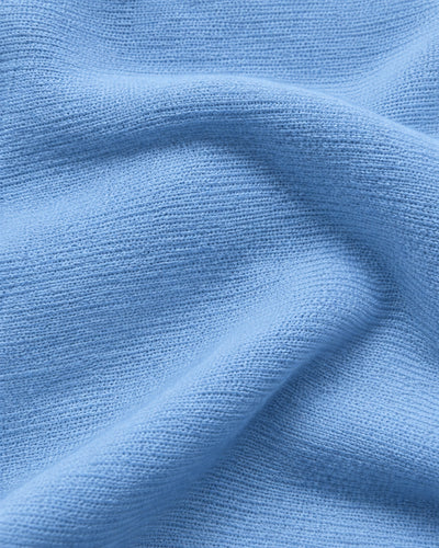 Suéter Cuello Alto Básico Azul – detalle de tela