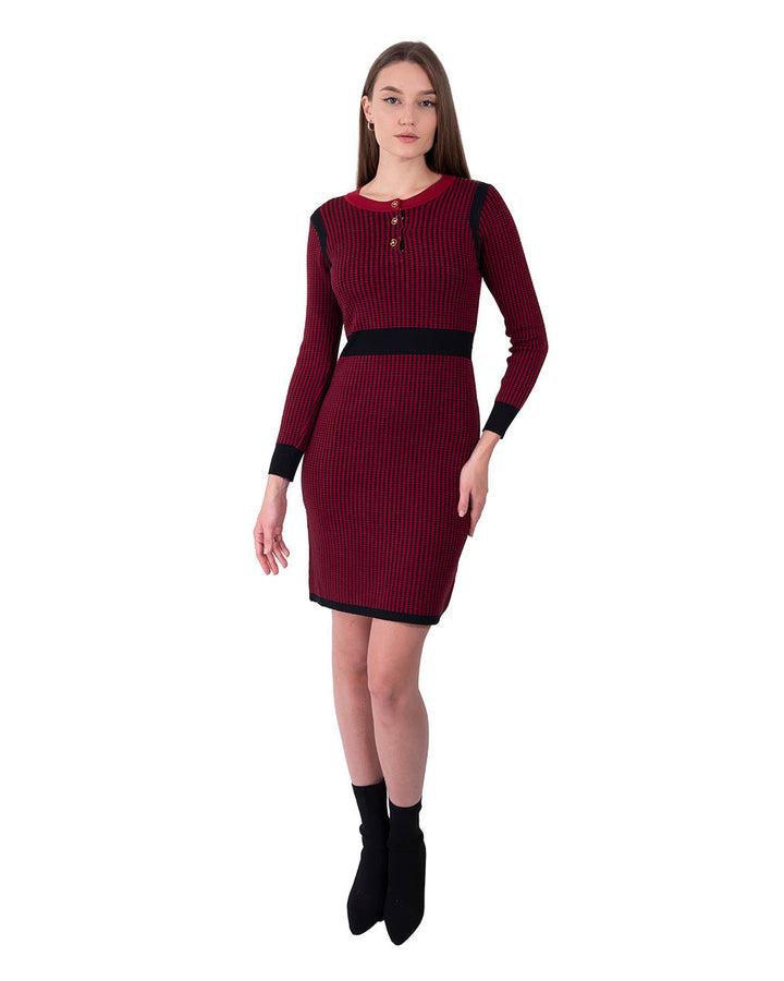 Vestido Tejido Elegancia Clásica Vino – de frente