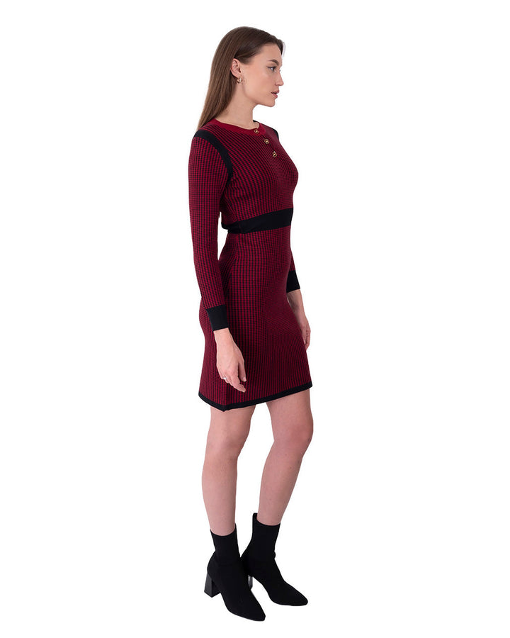 Vestido Tejido Elegancia Clásica Vino – de lado