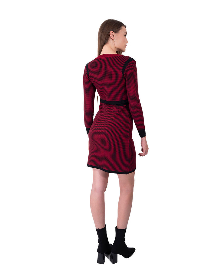 Vestido Tejido Elegancia Clásica Vino – de espalda