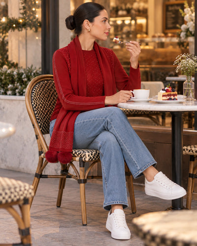 Cárdigan Estola Pompones Rojo – ambientada