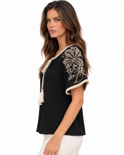 Blusa Bordada Borlas Negro – de lado