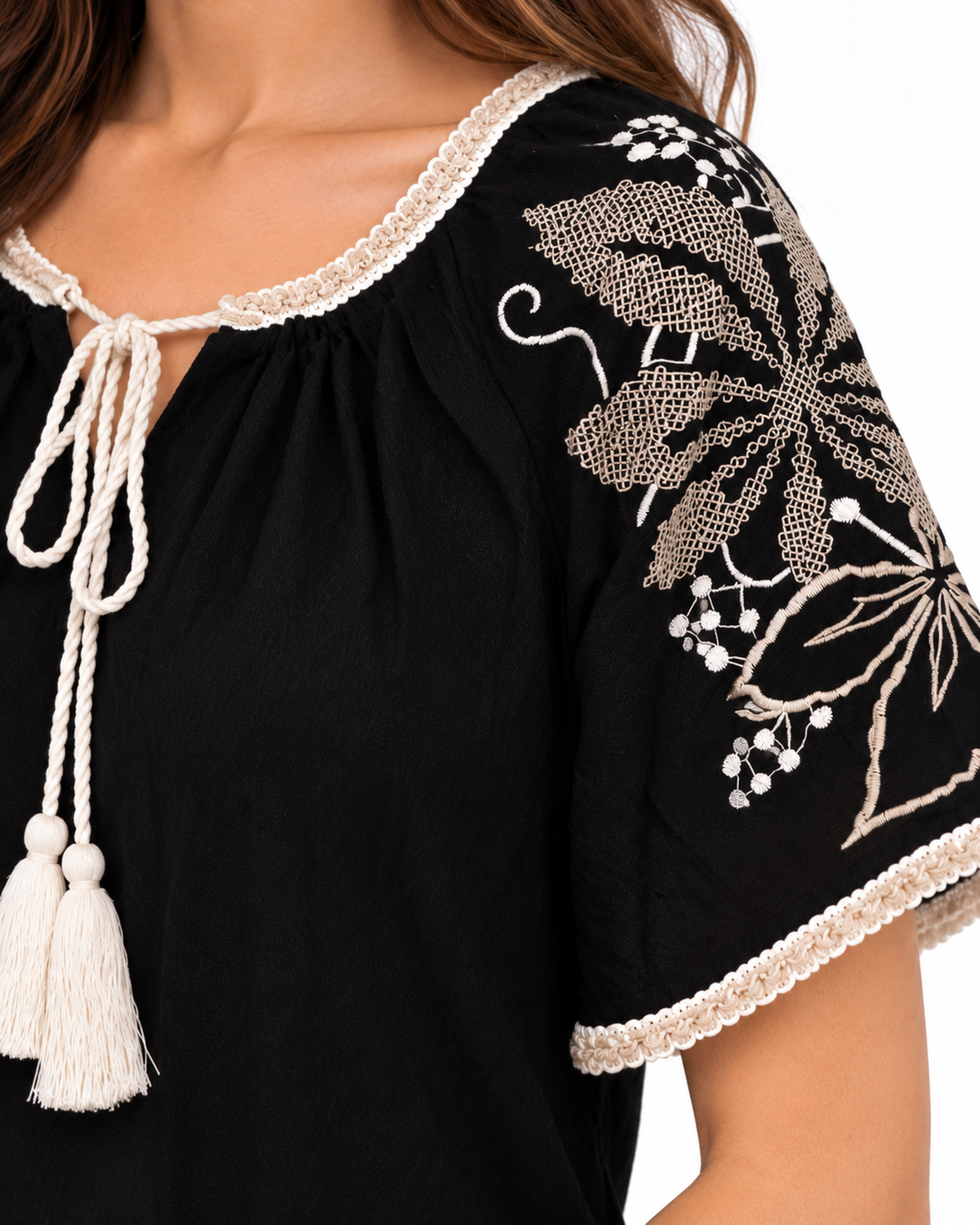 Blusa Bordada Borlas