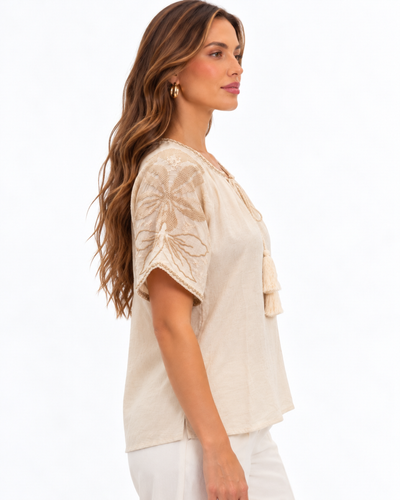 Blusa Bordada Borlas Beige – de lado