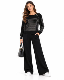 Conjunto Suéter Rayas Botones Dorados Negro – frente