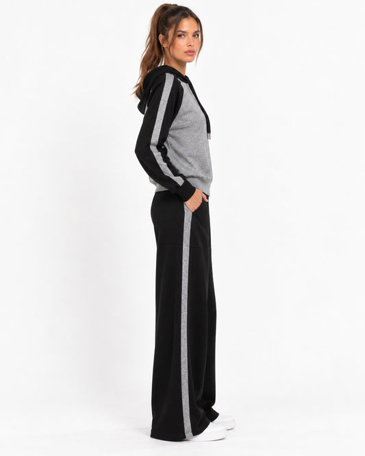 Conjunto Hoodie Pantalón Ancho Negro – lateral