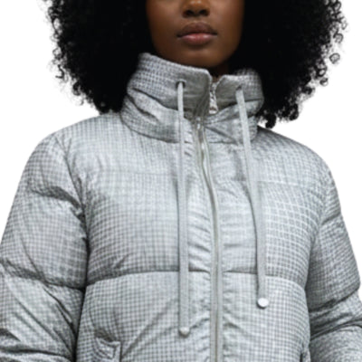Chamarra Urbana Acolchada Gris – detalle del cuello