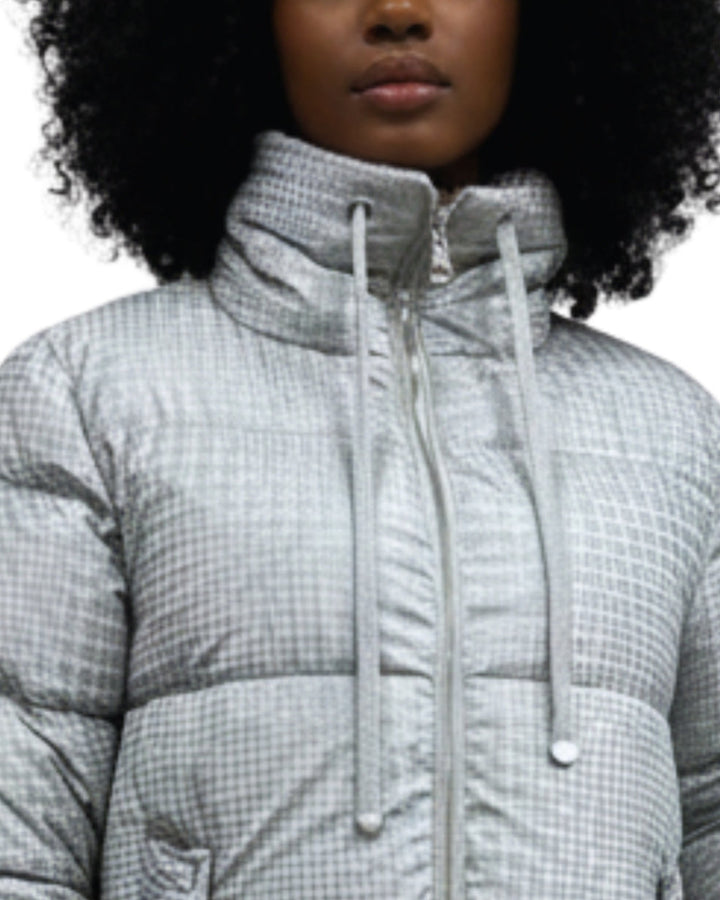 Chamarra Urbana Acolchada Gris – detalle del cuello
