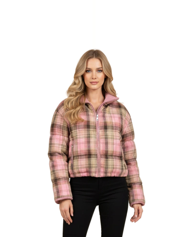 Chamarra Acolchada Corta Rosa – de frente