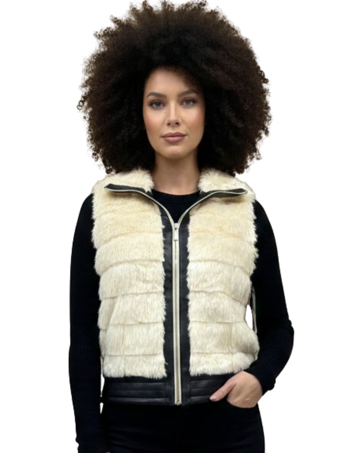 Chaleco Afelpado Premium Hueso – de frente