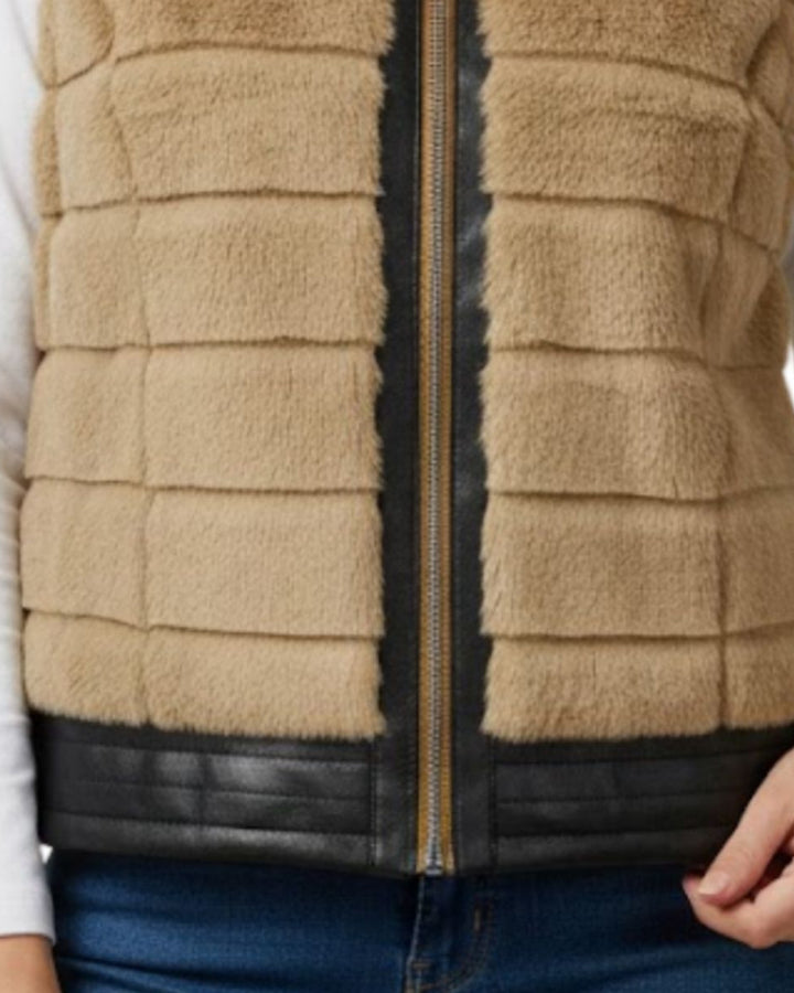 Chaleco Afelpado Premium Camel – detalle del cierre