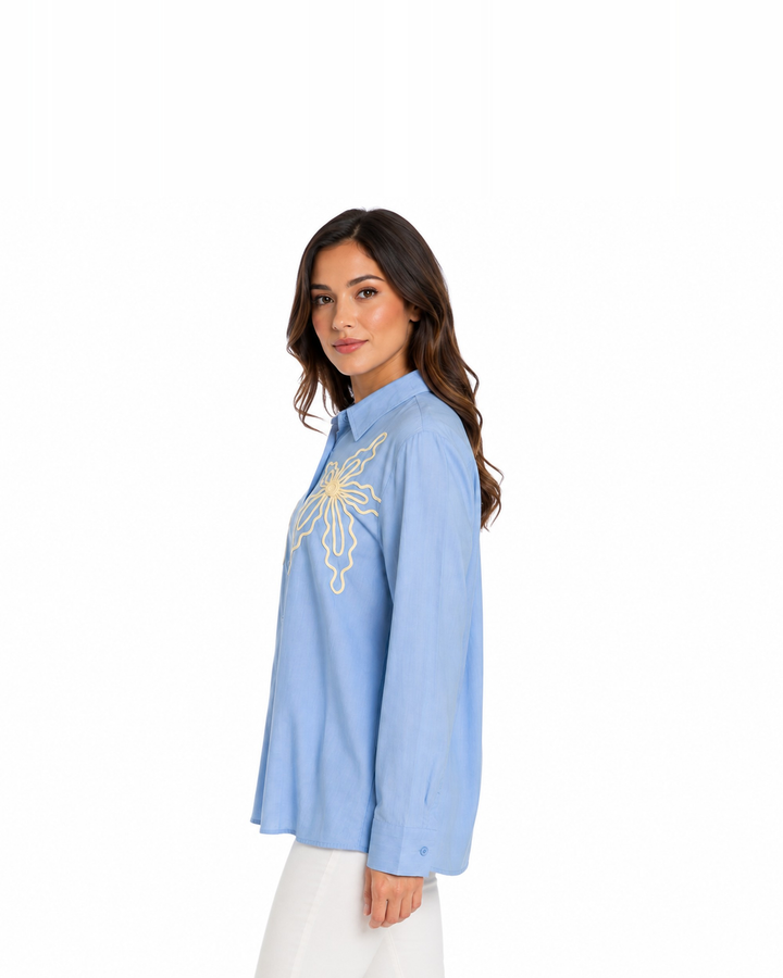 Camisa Bordado Floral Azul – de lado