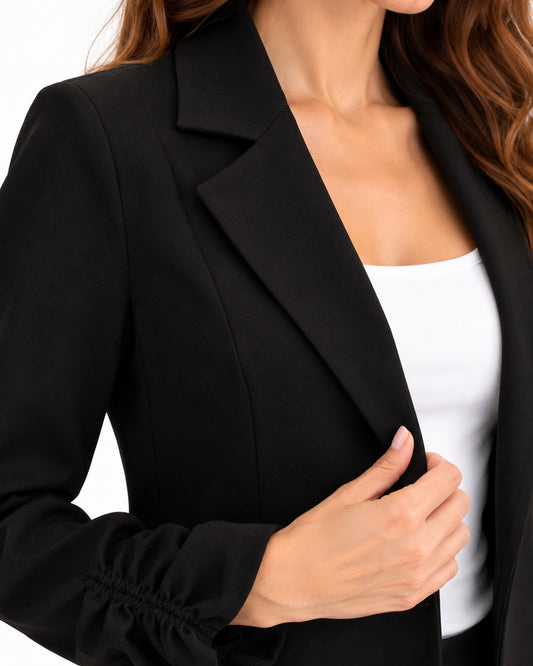 Saco Blazer Manga Fruncida Negro – detalle de la solapa