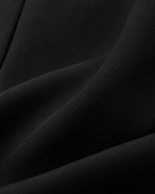 Pantalón Pinzas Tiro Alto Negro – detalle de tela