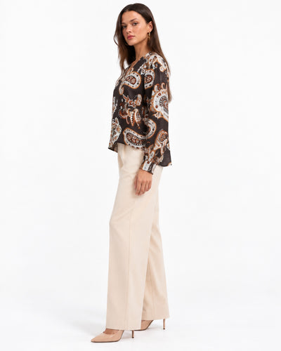 Blusa Paisley Escote Cruzado Café – cuerpo completo