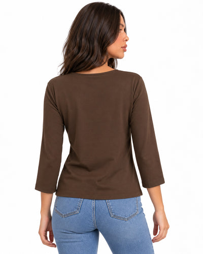 Playera Punto Cuello Redondo Café – espalda