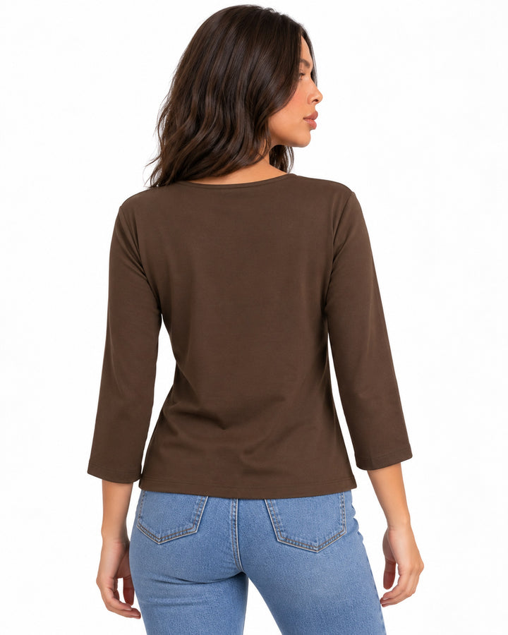 Playera Punto Cuello Redondo Café – espalda