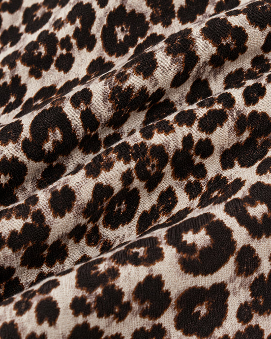 Blusa Animal Print Escote V Café – detalle de tela