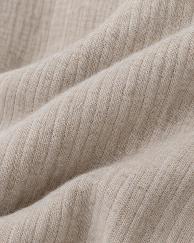 Cárdigan Solapa Chal Beige – detalle de la tela
