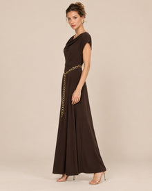 Vestido Largo Cinturón Cadena Café – frente