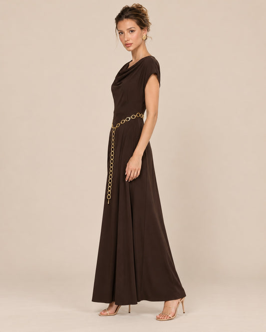 Vestido Largo Cinturón Cadena Café – frente