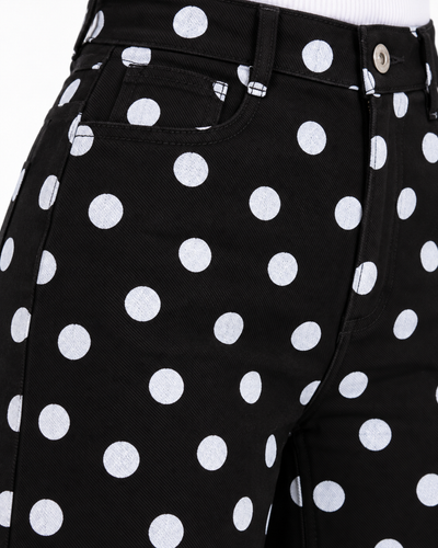 Pantalón Lunares Pierna Ancha Negro – detalle de la pretina y el bolsillo