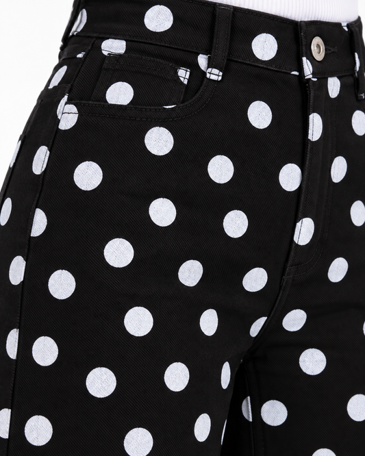 Pantalón Lunares Pierna Ancha Negro – detalle de la pretina y el bolsillo