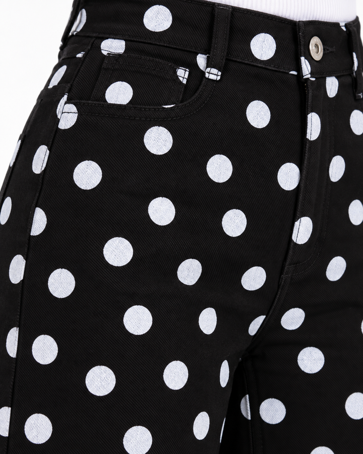 Pantalón Lunares Pierna Ancha Negro – detalle de la pretina y el bolsillo