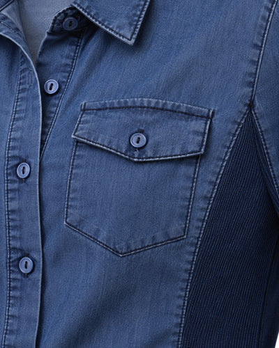 Camisa Mezclilla Paneles Laterales Azul – detalle del bolsillo