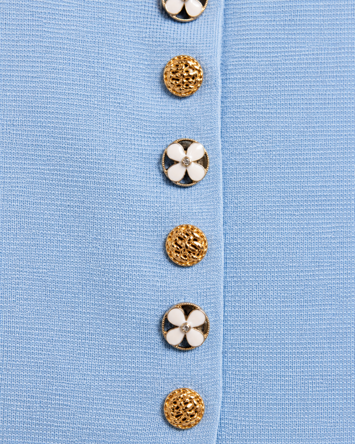 Chaleco Punto Botones Joya Azul – detalle de los botones joya