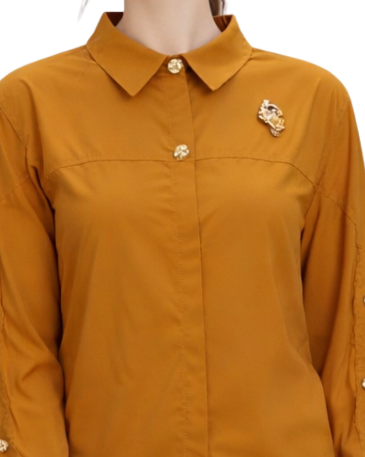 Blusa Elegante Botones Joya Café – detalle de los botones