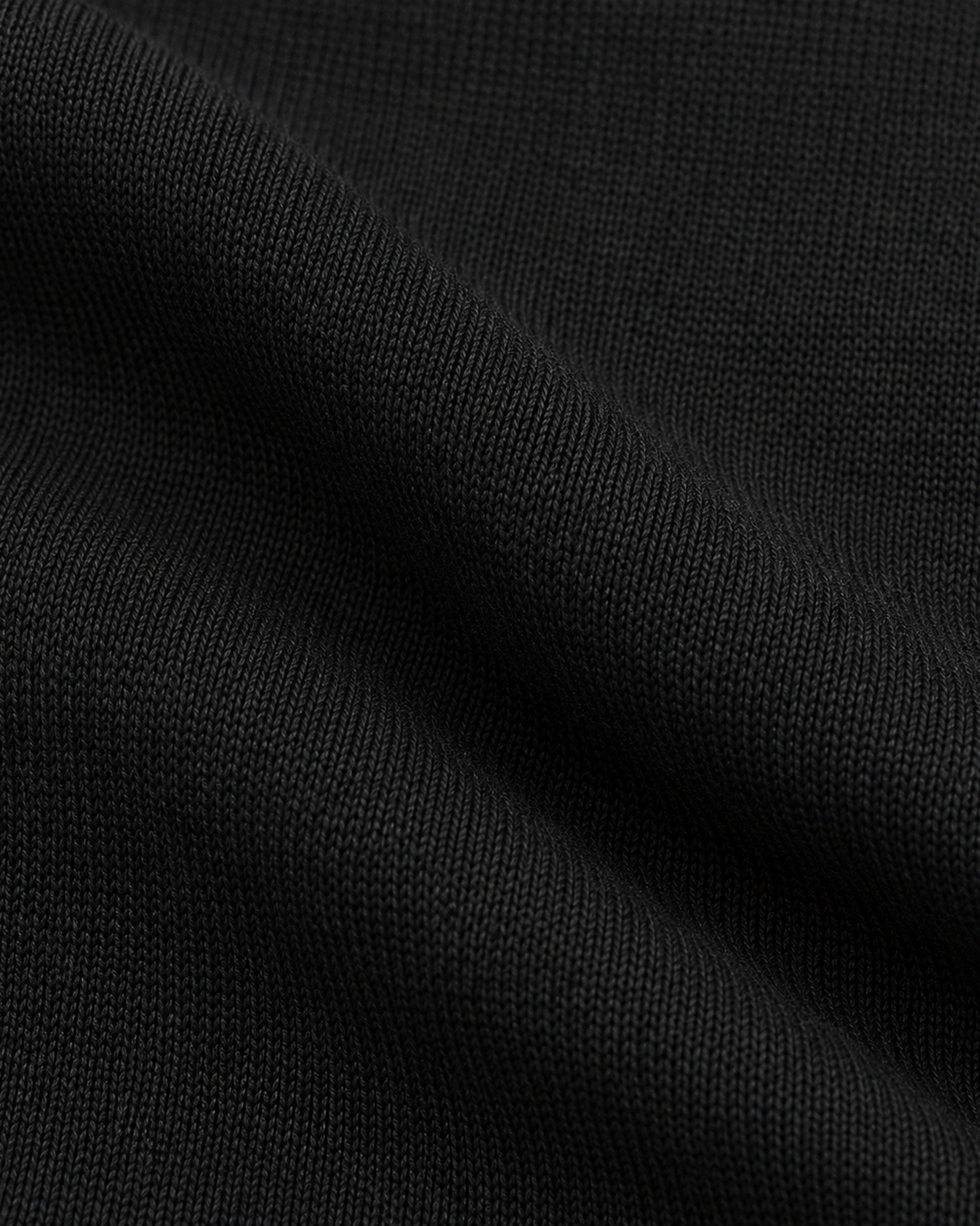 Conjunto Broche Dorado Negro – detalle de tela