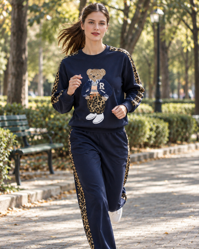 Conjunto Oso Animal Print Marino – ambientada