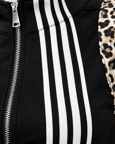 Conjunto Deportivo Franjas Animal Print Negro – detalle de las franjas