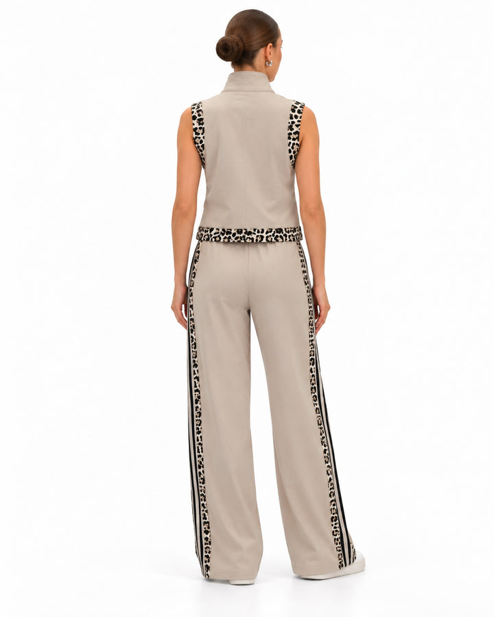 Conjunto Deportivo Franjas Animal Print Beige – espalda