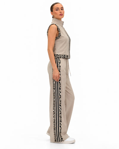 Conjunto Deportivo Franjas Animal Print Beige – lateral