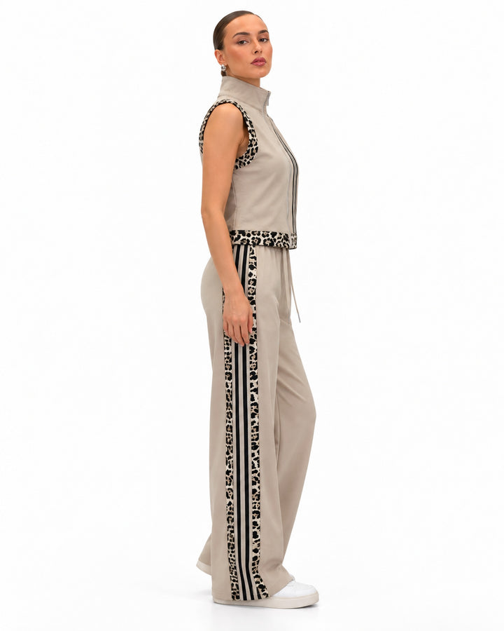 Conjunto Deportivo Franjas Animal Print Beige – lateral