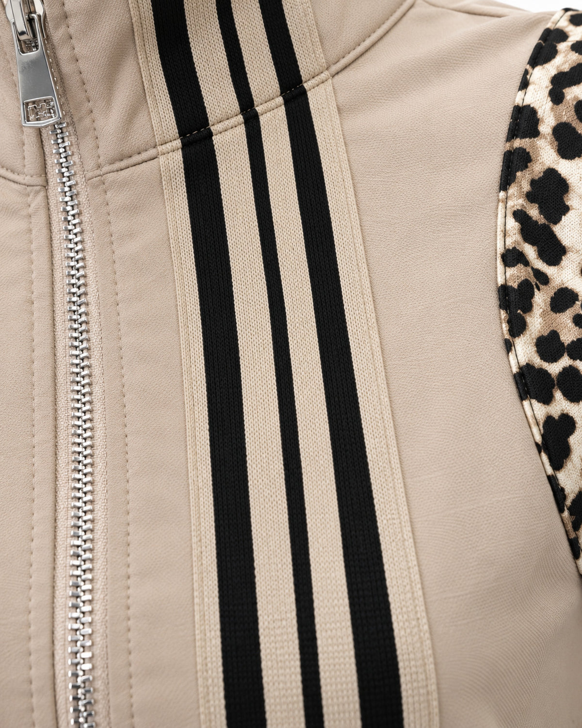 Conjunto Deportivo Franjas Animal Print