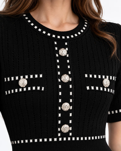 Vestido Midi Botones Joya Negro – detalle de los botones joya y los vivos
