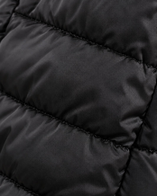 Chamarra Acolchada Capucha Pelo Negro – detalle de tela