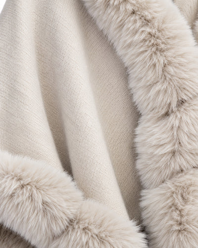 Capa con Capucha de Pelo Beige – detalle de pelo