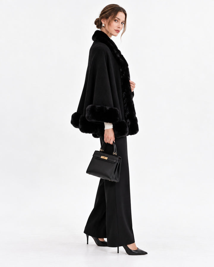 Capa Ribete de Pelo Negro – cuerpo completo