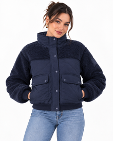 Chamarra Borrega Acolchada Azul – de frente