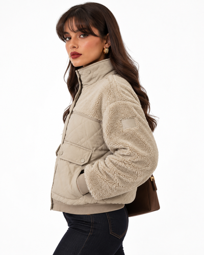 Chamarra Borrega Acolchada Beige – de lado