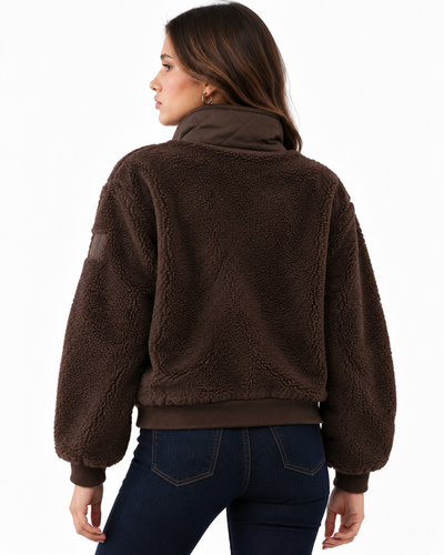 Chamarra Borrega Acolchada Camel – de espalda