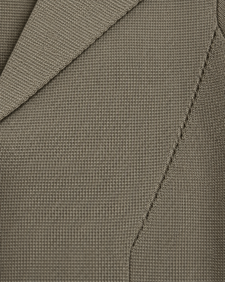 Conjunto Saco Botón Joya Khaki – detalle de tela